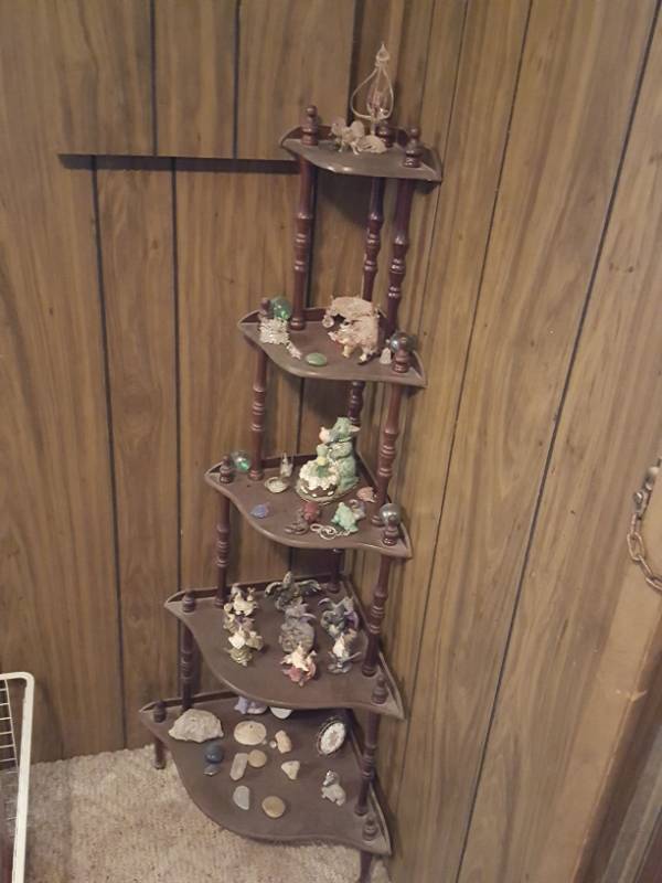 lot 3836 image: Corner Shelf and Contents - Dragons