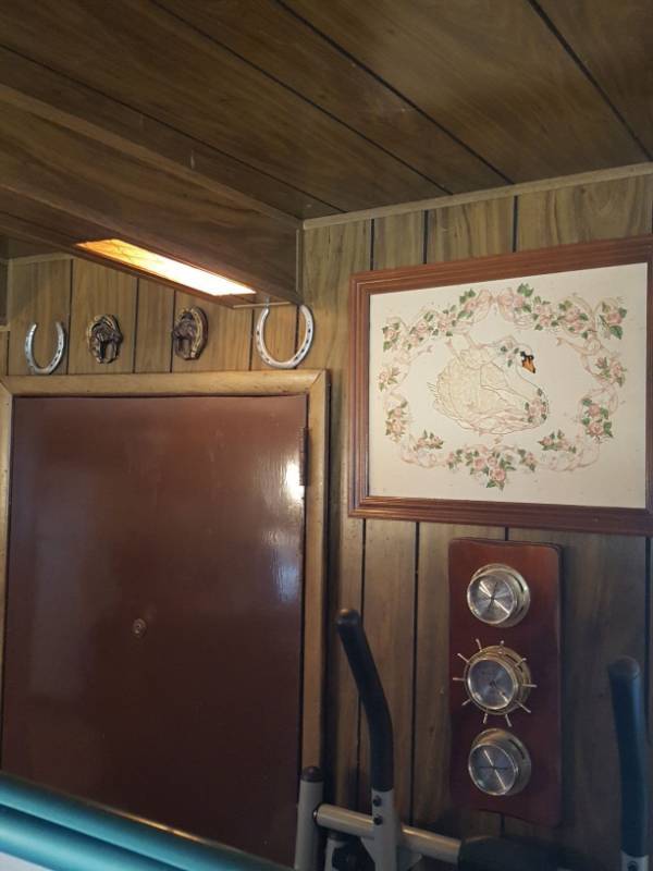 lot 3845 image: Barometer and Wall Decor