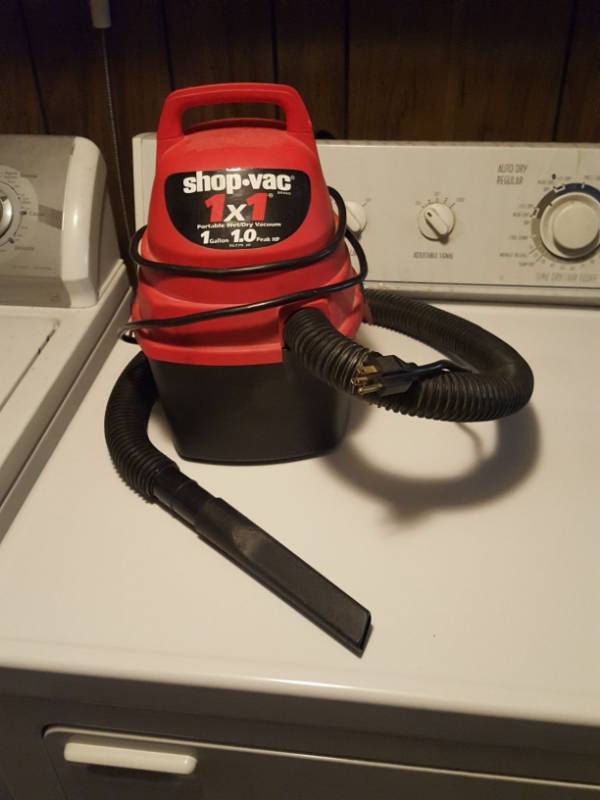 lot 3846 image: 1 Gallon Shop Vac - Works