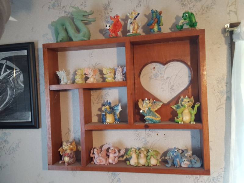 lot 3858 image: Shelf and Contents - Dragons