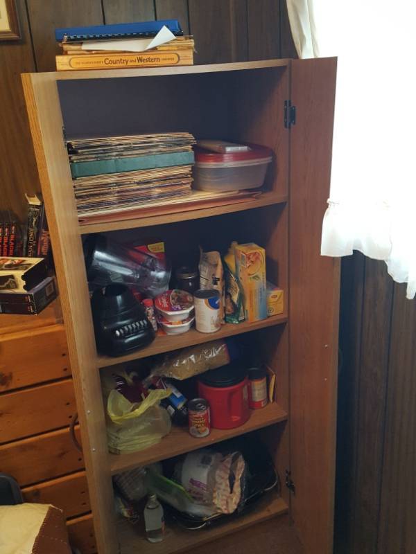 lot 3890 image: Cabinet and Contents - Records are mostly Country and Western