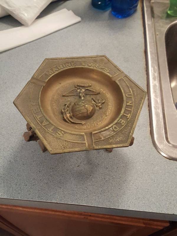 lot 3904 image: Brass Ashtray on Stand