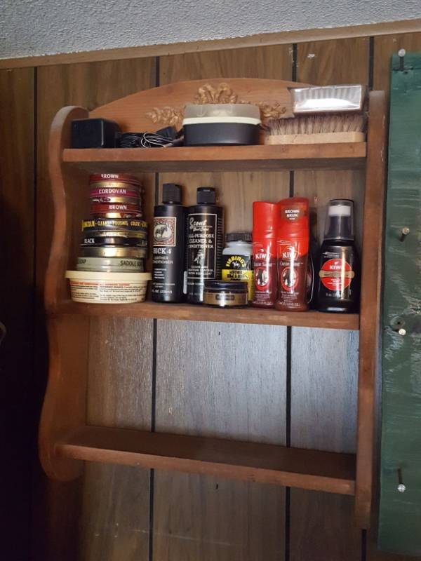 lot 3907 image: Shelf with Shoe Shine