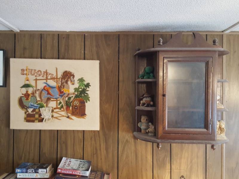 lot 3922 image: Knick-knack Shelf and Wall Hanging