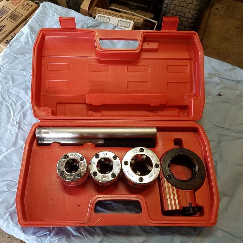 lot 3440 image: 5 piece pipe threading kit with case