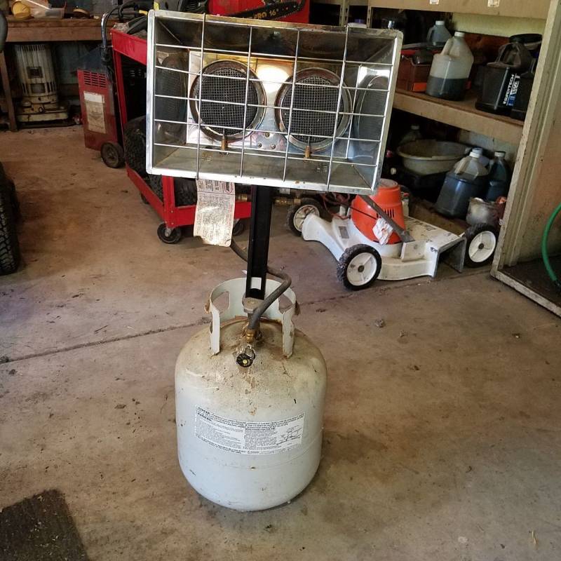 lot 3441 image: Mr. Heater with tank - tank feels empty