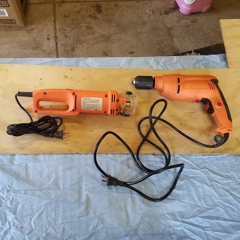 lot 3521 image: 2 Power Tools - Drill and Cutout Tool