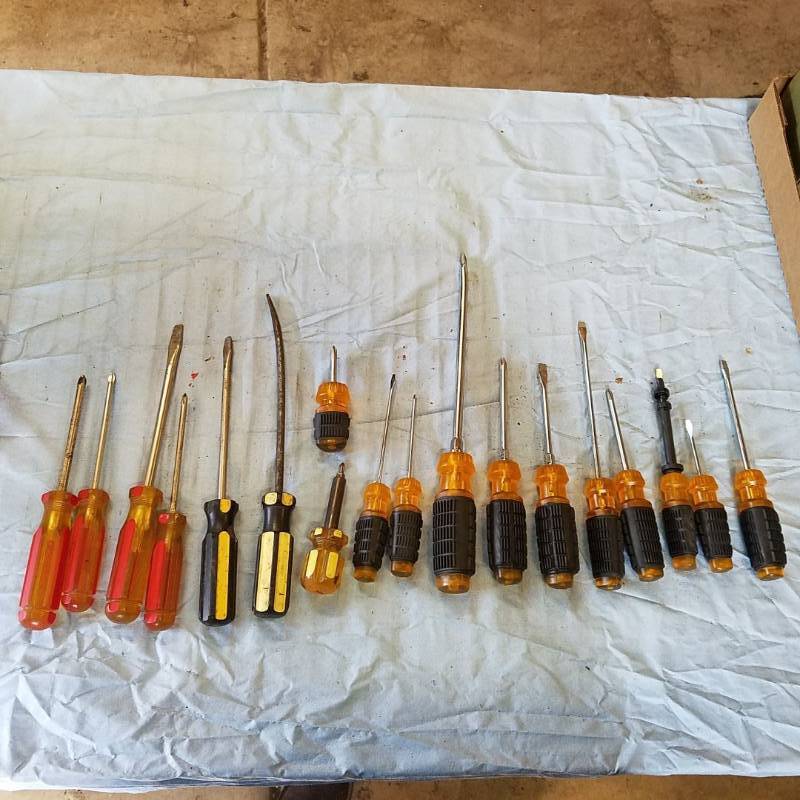 lot 3527 image: Assorted Screwdrivers