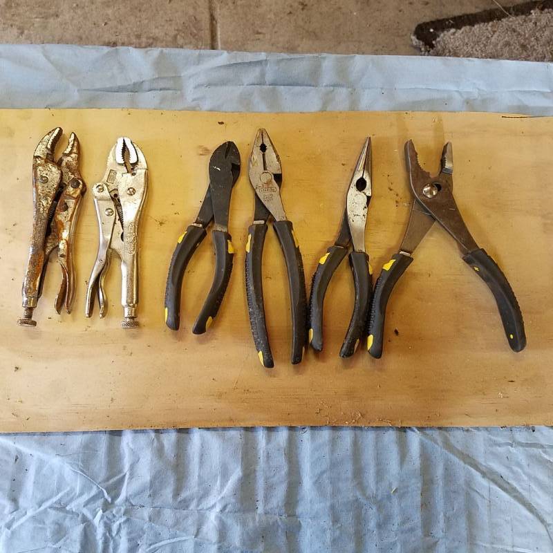 lot 3540 image: Stanley pliers and Vise grip locking pliers