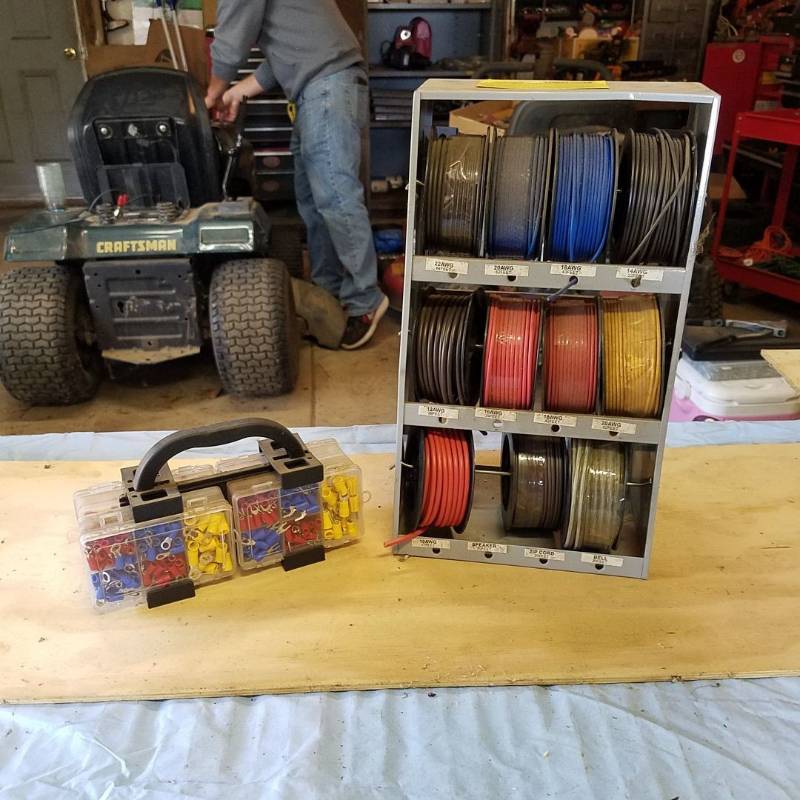 lot 3541 image: Electrical Connectors and Assorted Wire