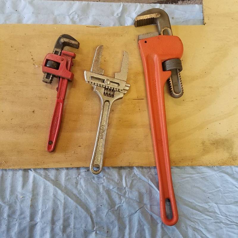 lot 3545 image: 2 Pipe Wrenches and a Nut Wrench