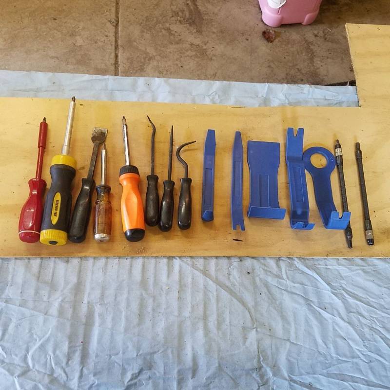 lot 3547 image: Assorted Tools - 5 Pc Trim and Molding Tool Set