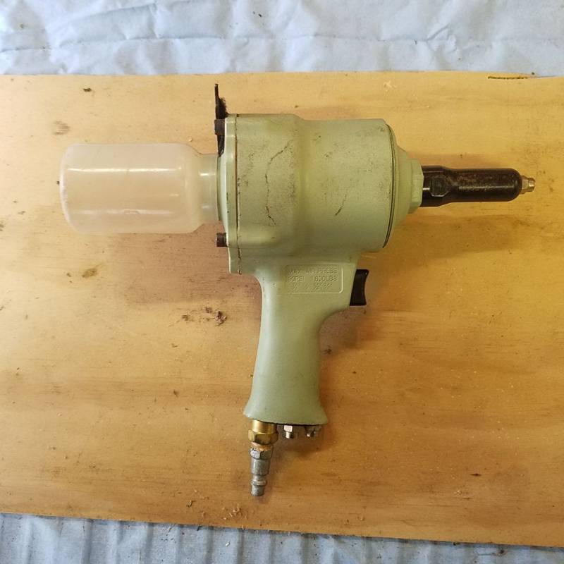 lot 3549 image: Pneumatic Riveter