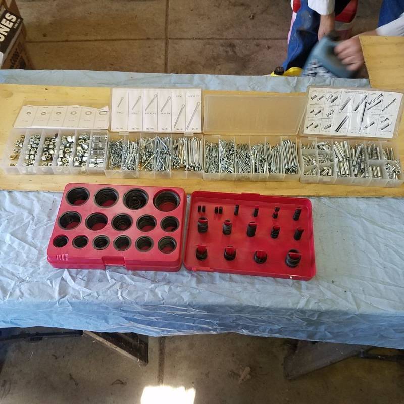 lot 3556 image: Assorted lock nuts, Cotter pin assortment, Spring assortment, O-ring service kit