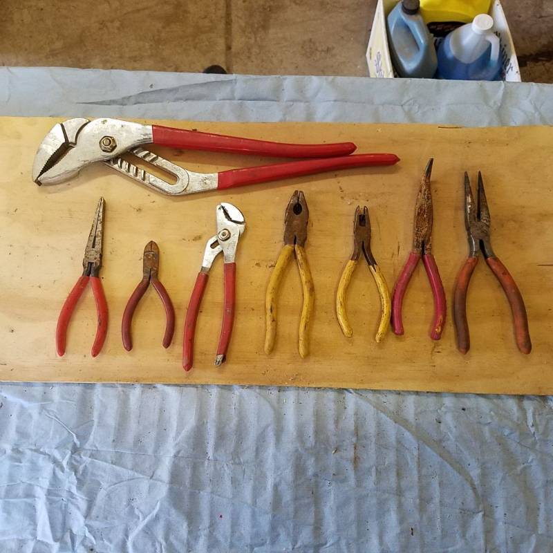 lot 3557 image: Assorted Pliers