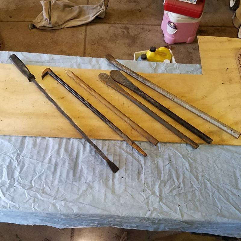 lot 3560 image: Pry Bars and Tire Spoons