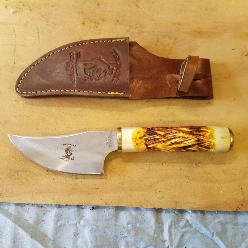 lot 3566 image: The Bone Collector knife with sheath