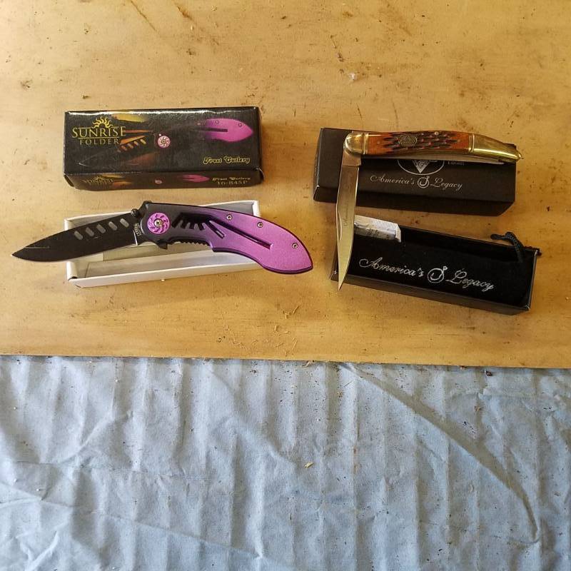 lot 3601 image: 2 pocket knives