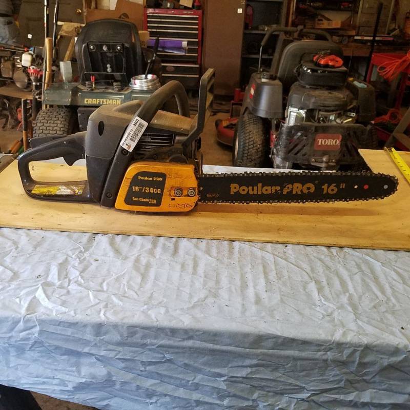 lot 3602 image: Poulan Pro 16  34 CC gas chainsaw - good compression