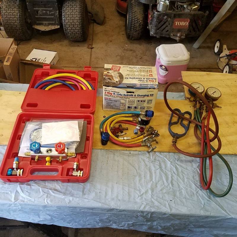 lot 3607 image: AC manifold gauge set, Auto air conditioner charging kit and AC manifold gauge set