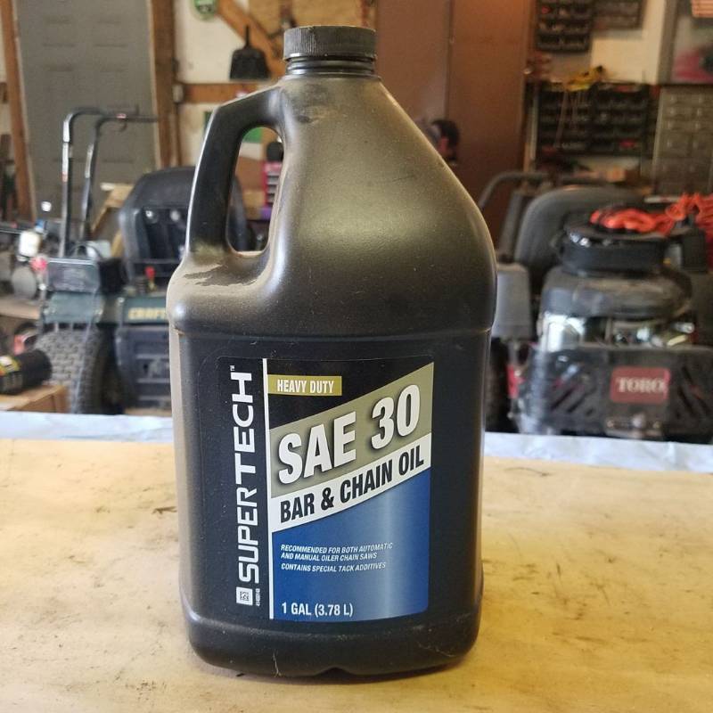 lot 3614 image: Heavy Duty SAE 30 bar and chain oil - approximately 90% full