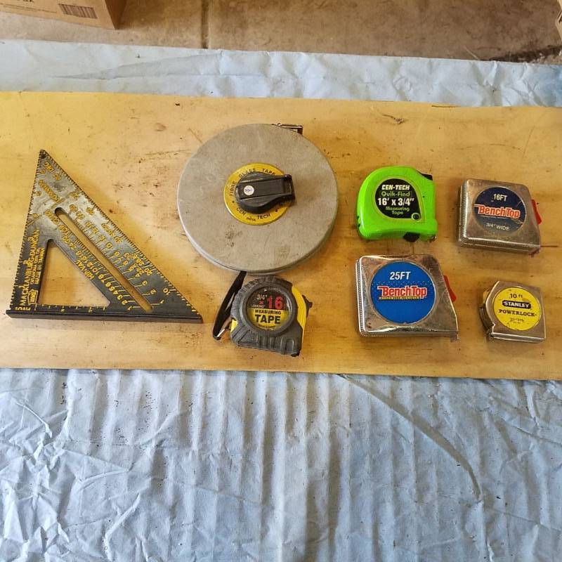 lot 3621 image: Assorted Tape Measures and a Square