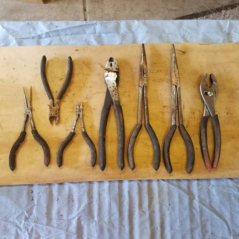 lot 3622 image: Assorted Pliers