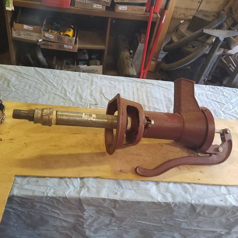 lot 3628 image: Pitcher Pump