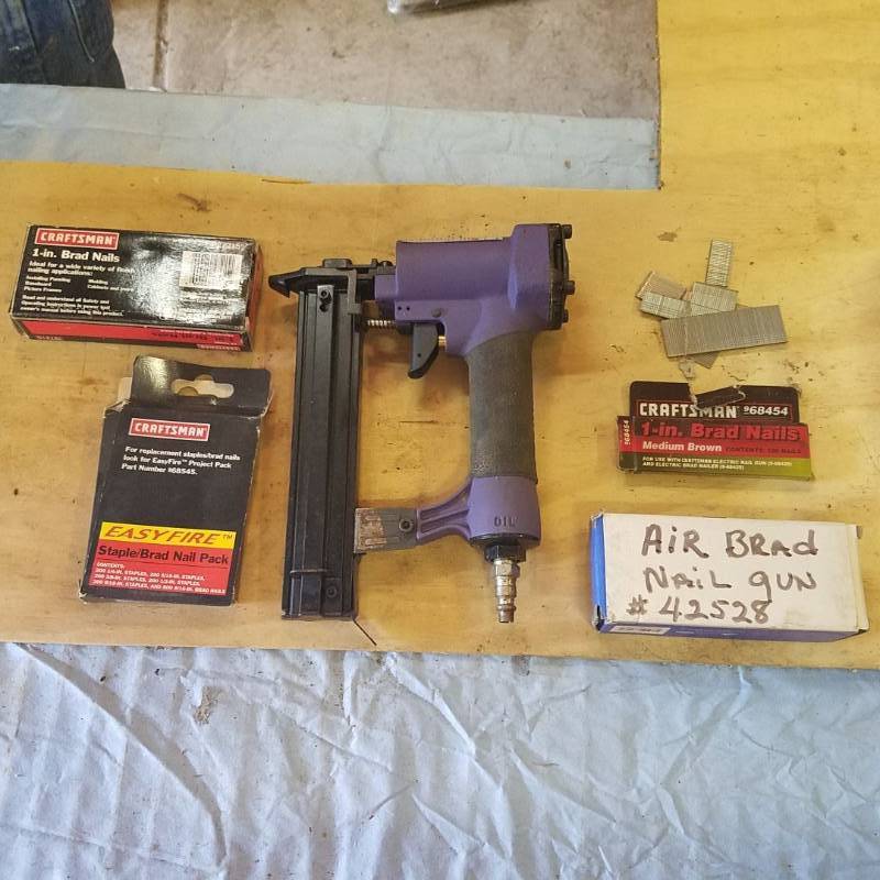 lot 3634 image: Pneumatic Brad Nailer