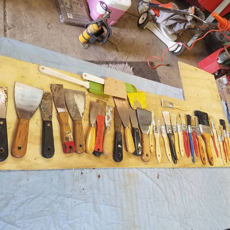 lot 3636 image: Assorted Paint Brushes and Scrapers
