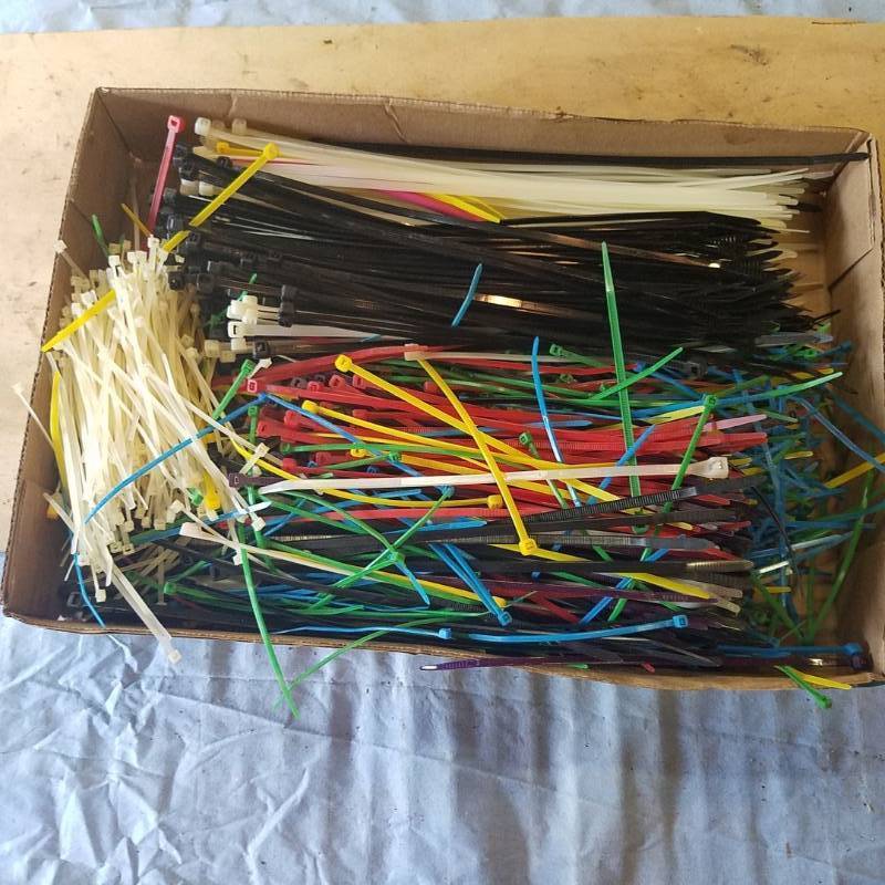 lot 3645 image: Box of Assorted Zip Ties and Wire