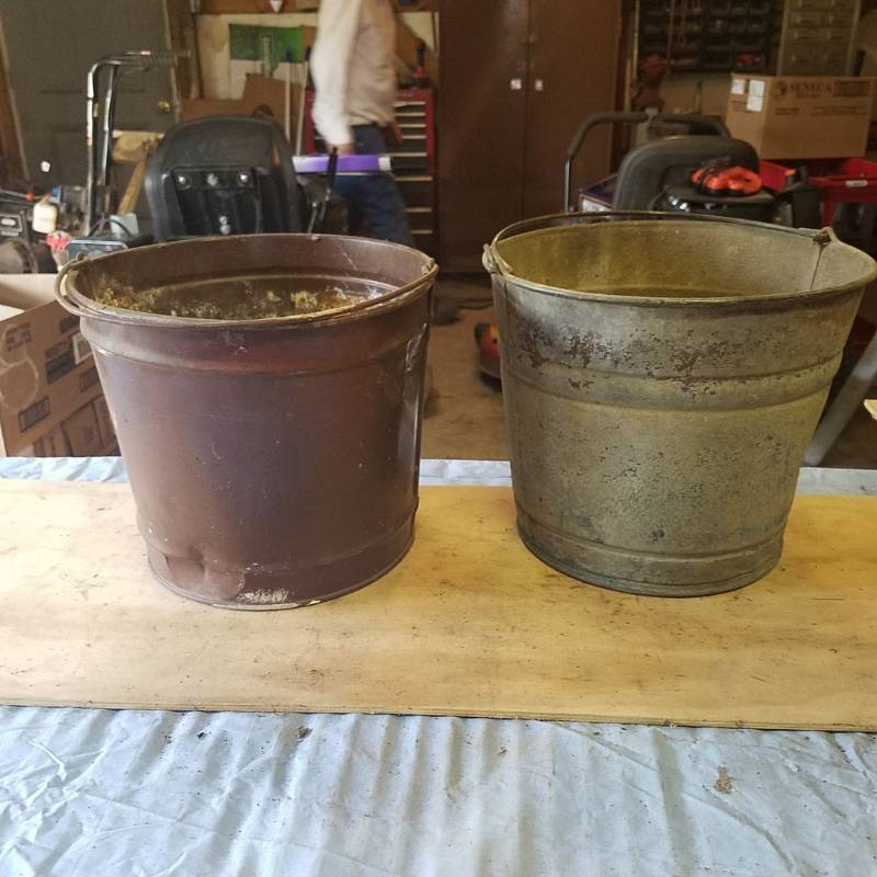 lot 3646 image: 2 Galvanized Buckets