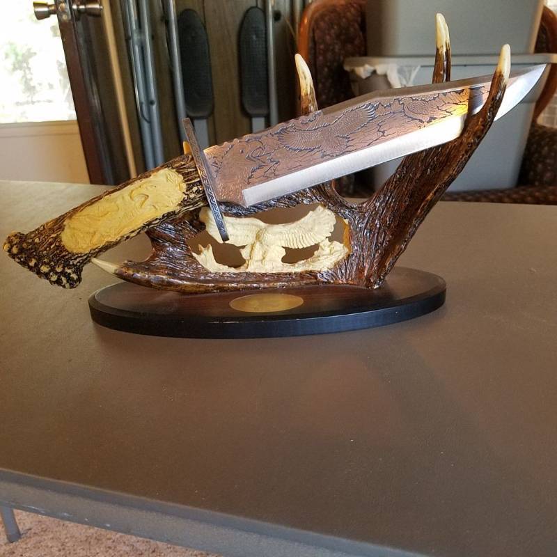 lot 3650 image: Knife on display