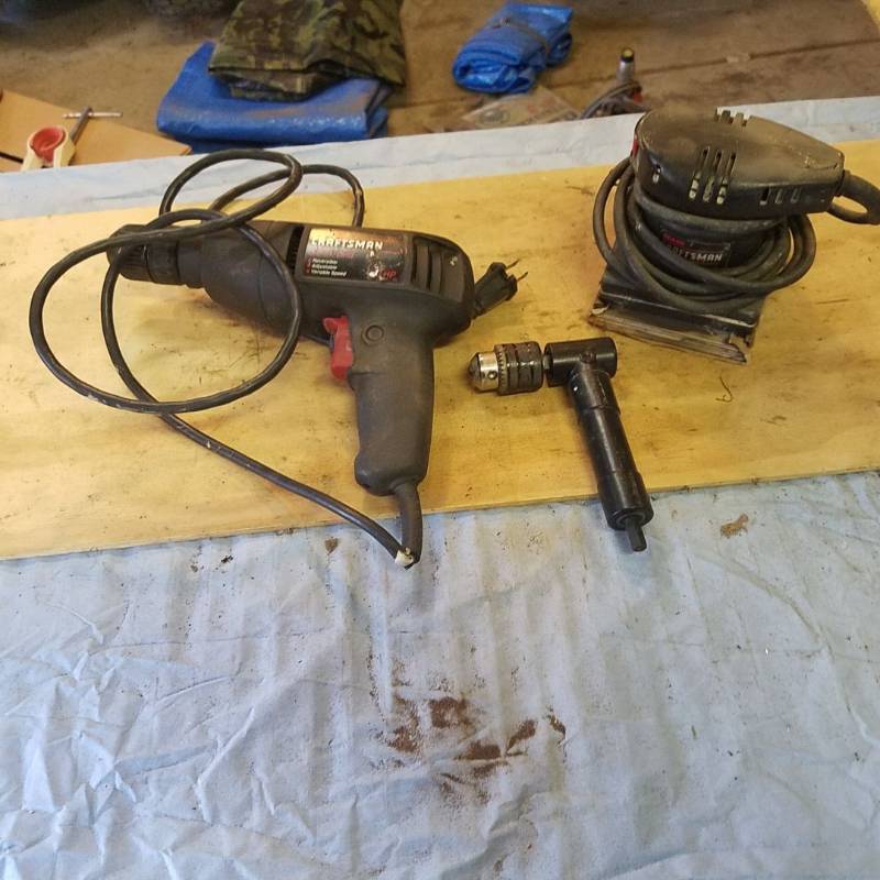 lot 3659 image: Craftsman finishing sander and Craftsman 38 inch drill