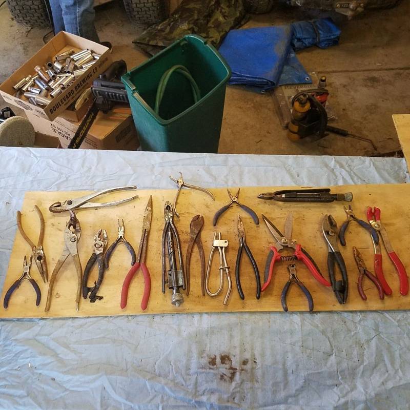 lot 3696 image: Large Lot of Assorted Pliers