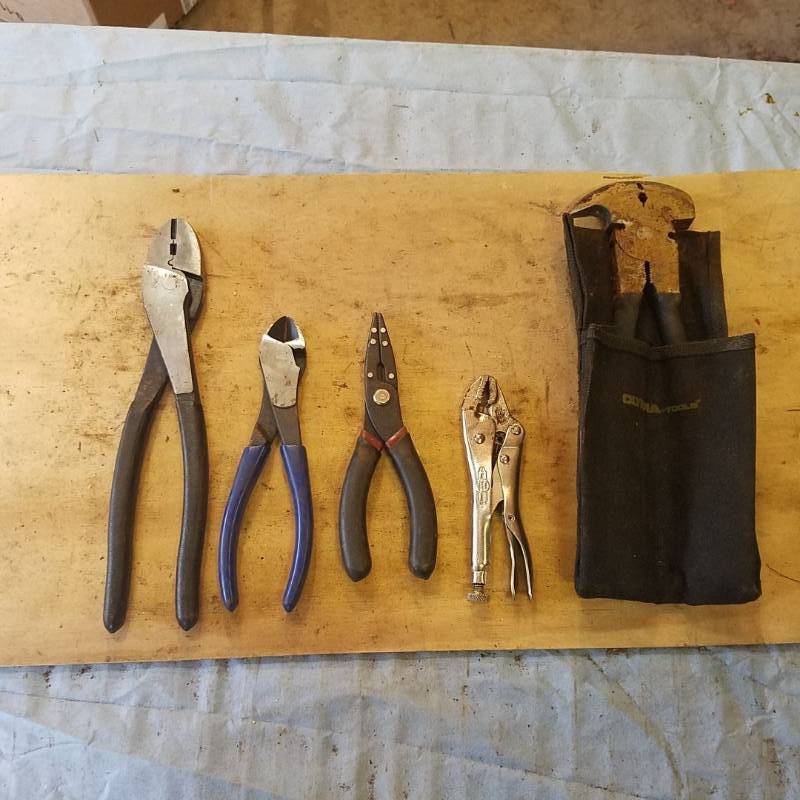 lot 3712 image: Assorted Pliers