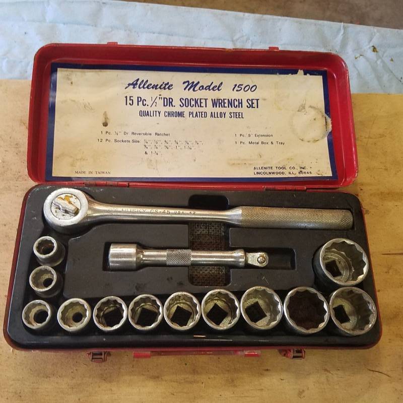 lot 3713 image: 15 Pc 12 Drive Socket Set