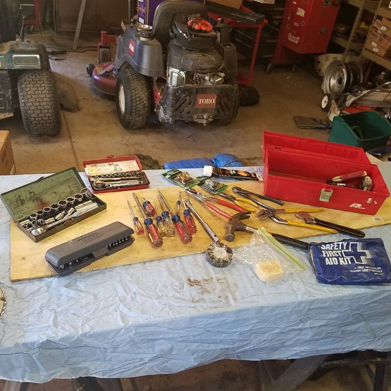 lot 3720 image: Large Assortment of Tools