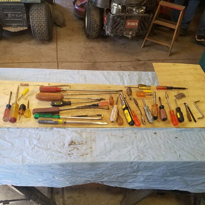 lot 3725 image: Large Lot of Assorted Screwdrivers