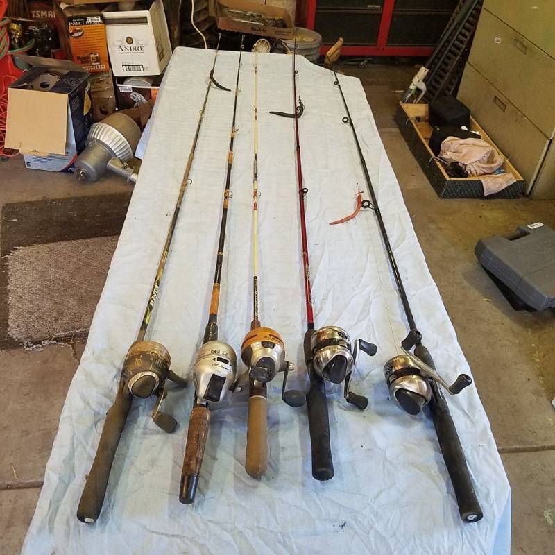 lot 3742 image: 5 Fishing Poles