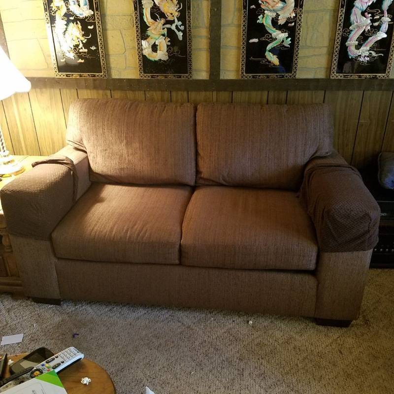 lot 3812 image: Loveseat