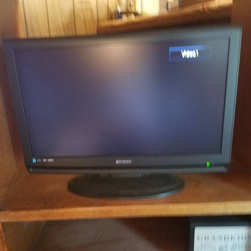 lot 3817 image: Emerson 32in TV - no remote