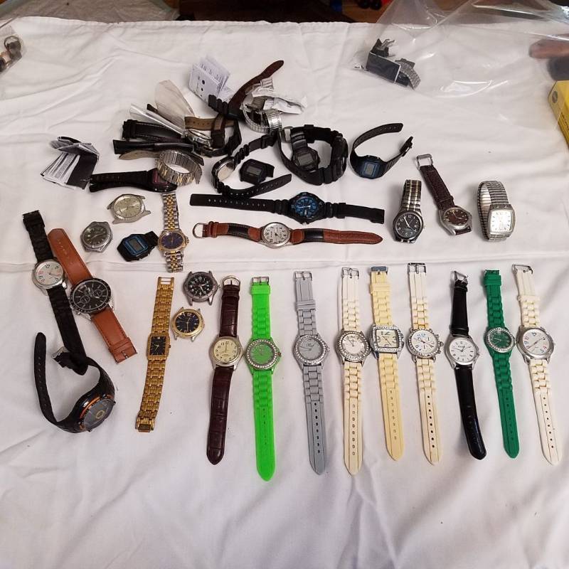 lot 3940 image: Large Lot of Assorted Watches