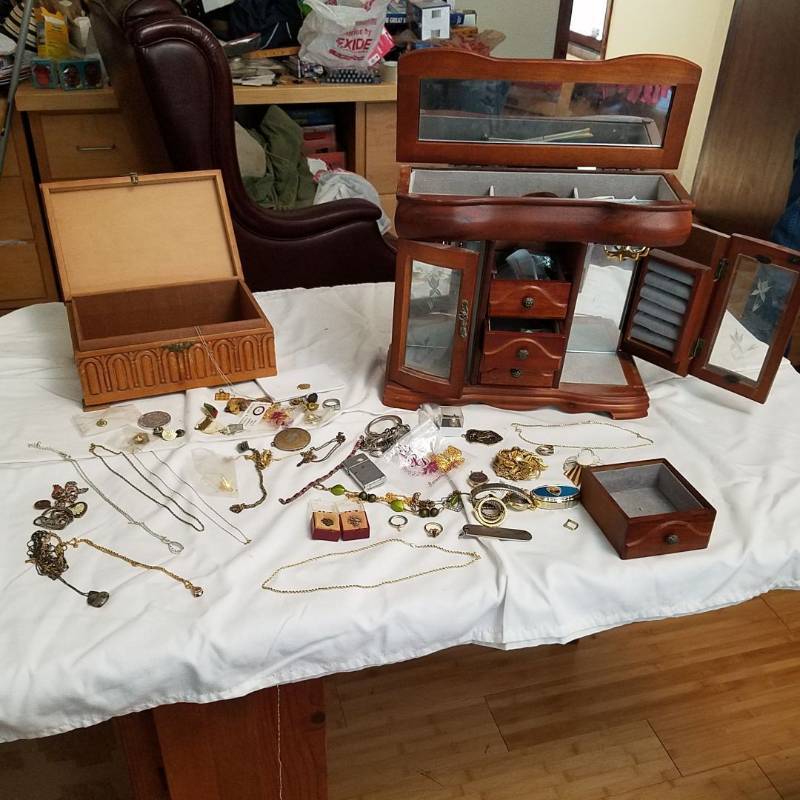 lot 3954 image: 2 Jewelry Boxes and Contents