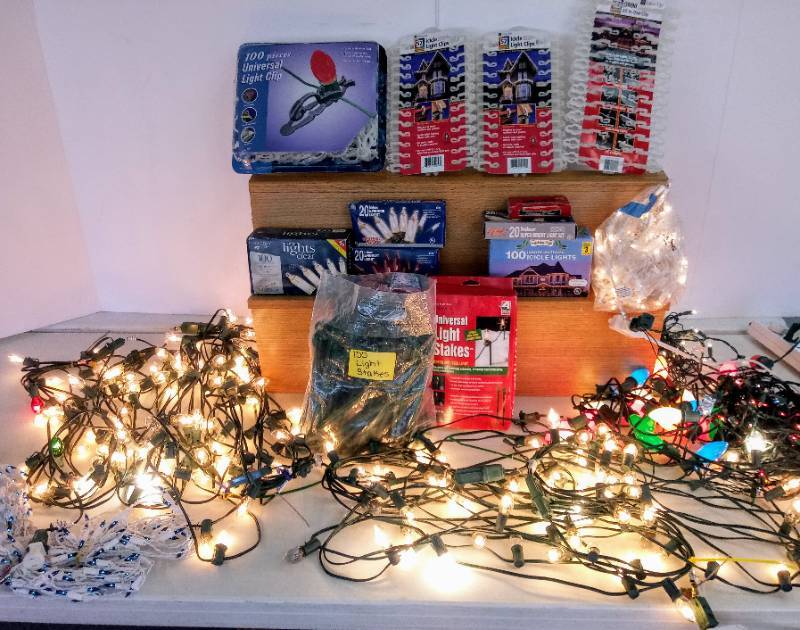 lot 3203 image: Large Lot Of Holiday Lights and Clips