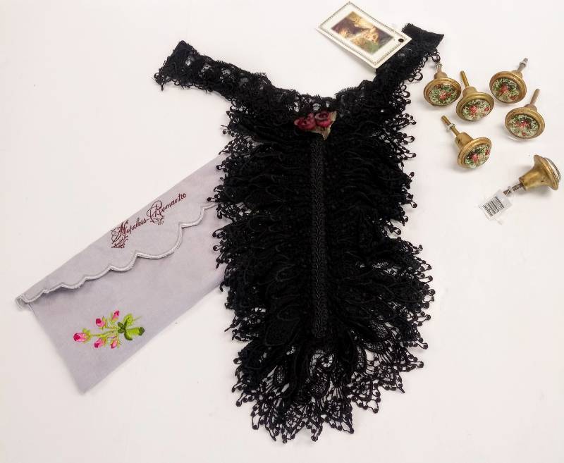 lot 3222 image: Exquisite Victorian Detachable Lace Jabot Collar  Bonus 6 Drawer Knobs