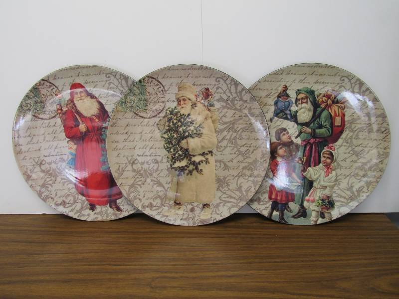 lot 3183 image: 3 Victorian Santa Plates