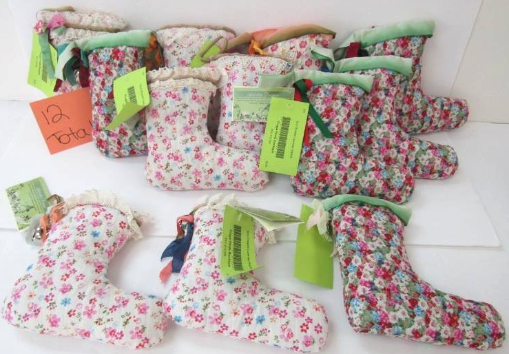 lot 3199 image: 12 Boot Shaped Lavender Sachets  Great For Gifts