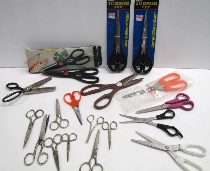 lot 3232 image: Lot of 18  New & Vintage Scissors