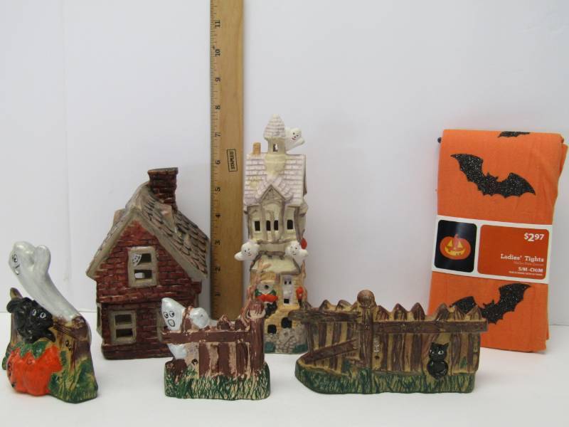 lot 2991 image: Halloween Decor and Bonus